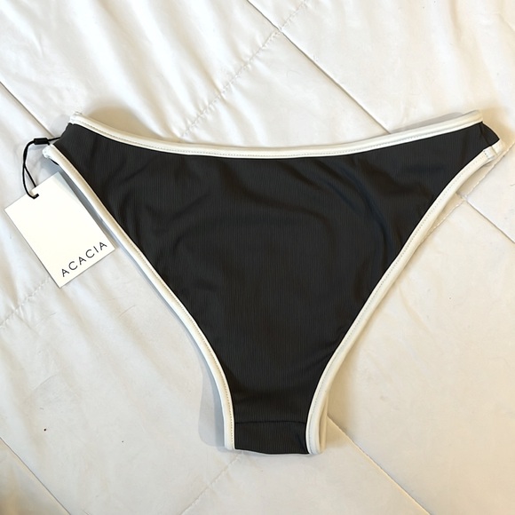 Acacia Parker Ribbed Piped Bottom - Picture 2 of 3